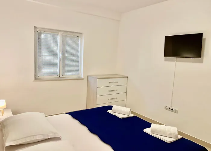 Aurelia Apartment