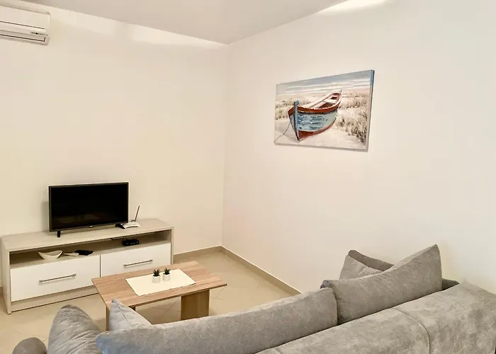 Aurelia Apartment